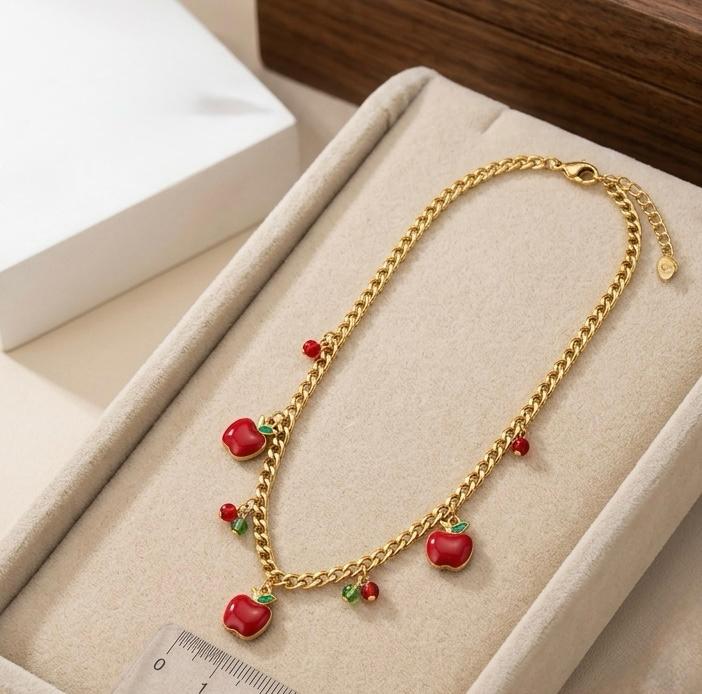 The APPLE BERRY charm necklace